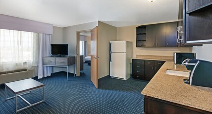 Holiday Inn Express & Suites - Pharr Room Type - 1 King 1 Bedroom Suite Jetted Tub
