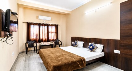 Hotel Laxmi Mahal Room Type - Deluxe Room