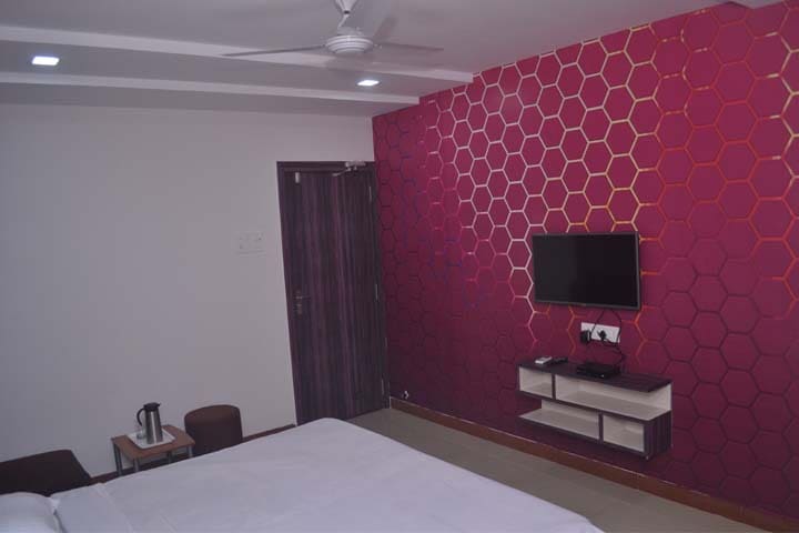 Hotel Saatvik - Tap to explore photos