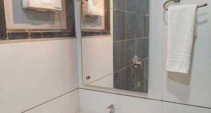 Hotel Crown Room Type - Deluxe Queen Bed Room with City View
