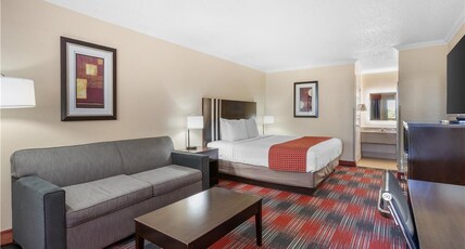 Best Western Brady Inn Room Type - 1 King Bed, Non-Smoking, Work Desk, Sofa, Microwave And Refrigerator, Wi-Fi, Walk In Shower, Full Br