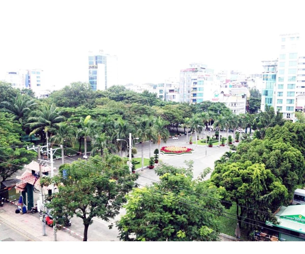 Liberty Hotel Saigon Greenview-Near Bui Vien Walking Street - Tap to explore photos