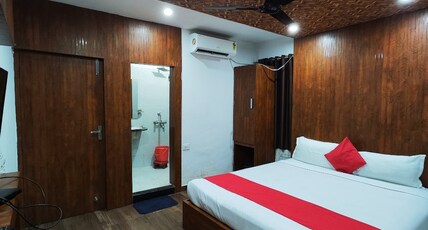 RUDRAKSH INN ( 2 MIN WALKING FROM BABA BADYANATH DHAM ) Room Type - Deluxe AC Room