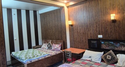 Bisht Hotel And Restaurant Room Type - Family Room with Private Bathroom