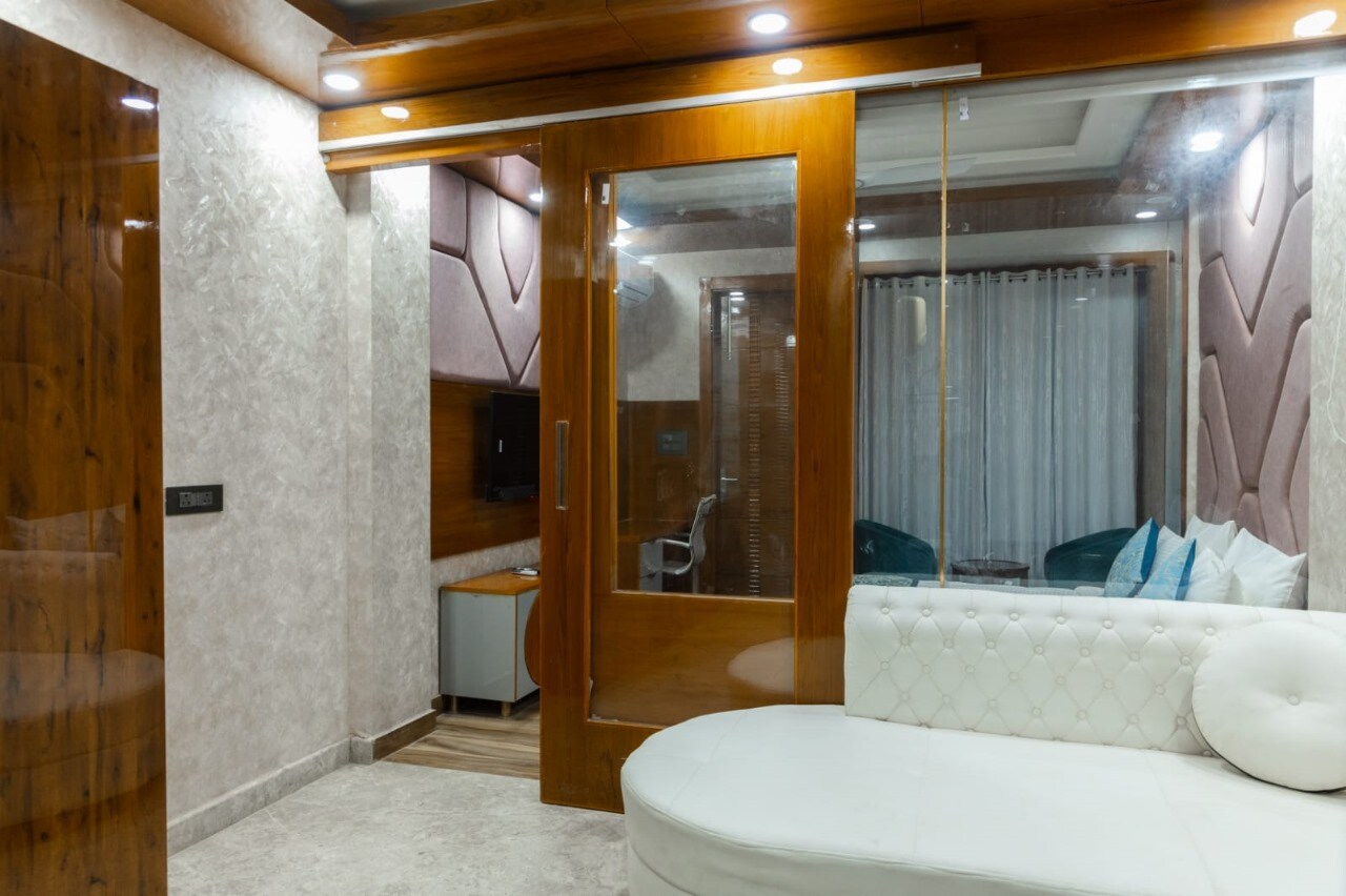 Platinum Service Apartment Gurgaon - Tap to explore photos