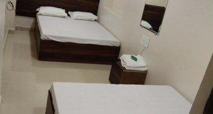 Bindra Paradise (800 meter from Golden Temple) Room Type - Standard AC Family Four Bed ( 3rd Floor )