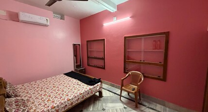 Padma Residency | 750M From Railway Station Room Type - Deluxe Room