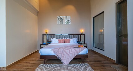 SaffronStays The Unwind Chalet: Boho Bliss Suite Room Type - Bedroom 1