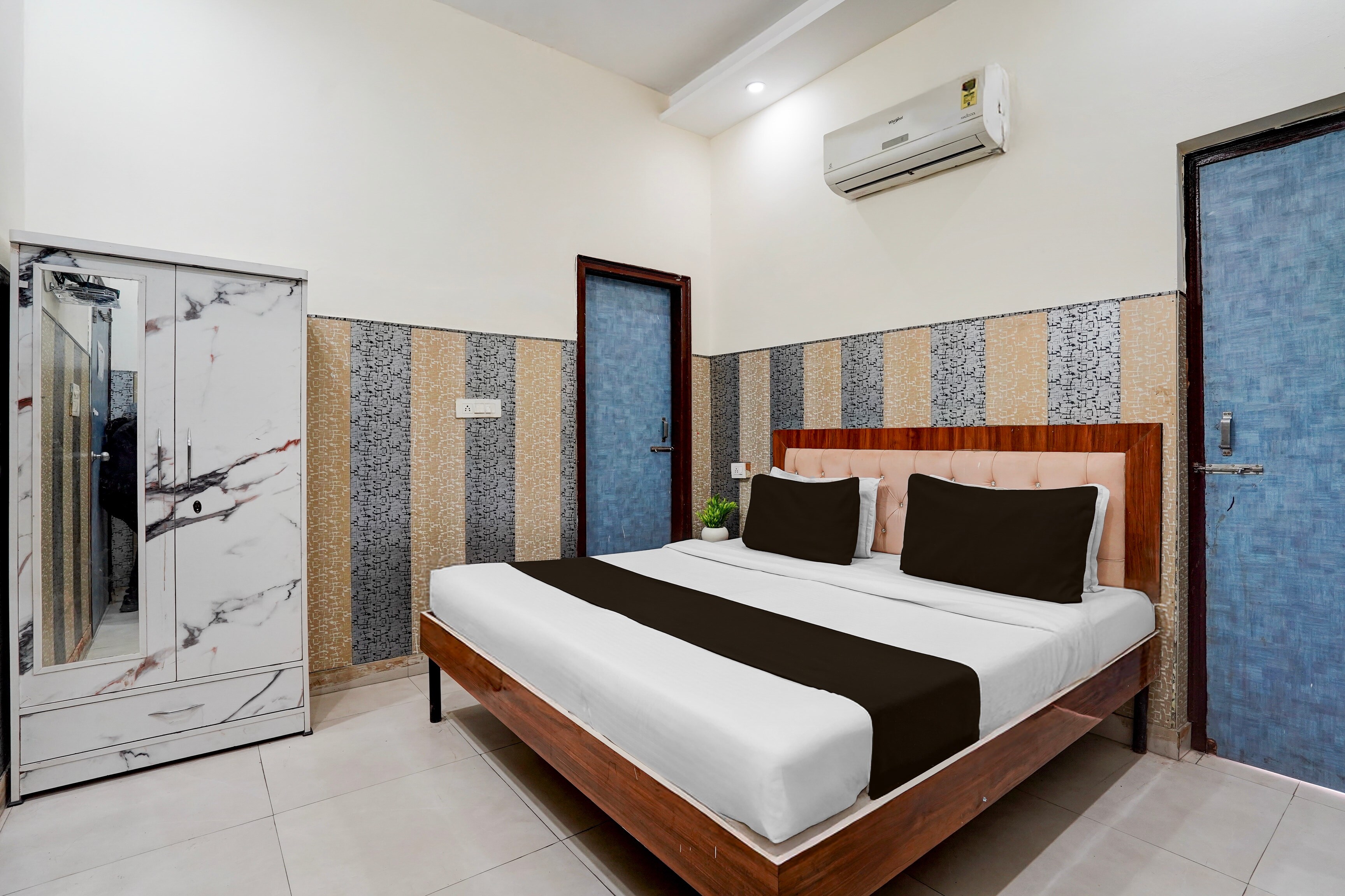 Hotel O Dadri Railway Station Formerly Cross Town - Tap to explore photos