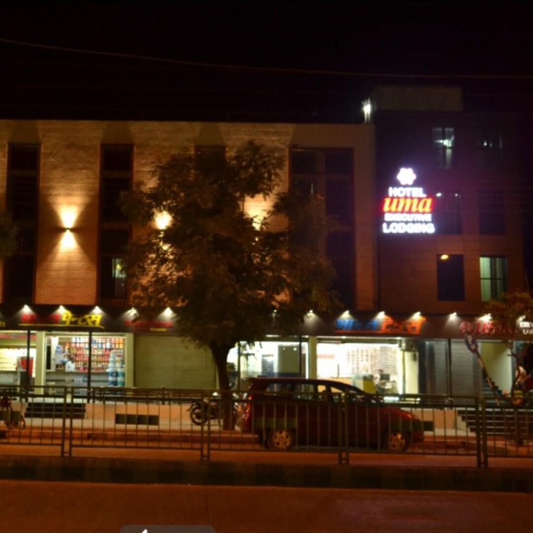 Hotel Uma Executive - Tap to explore photos