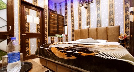 CANADIAN HOMESTAYS Room Type - Deluxe Double Room