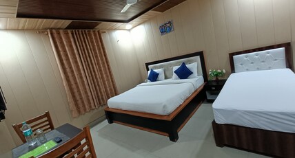 Crystal Lakeview | Rooms & Kitchen Room Type - Basic Non Lakeview Triple