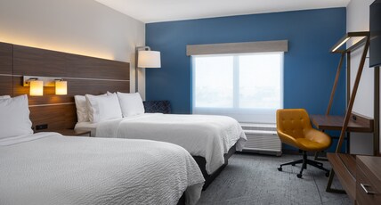 Holiday Inn Express & Suites TRINITY Room Type - 2 Queen Beds Standard Lake View