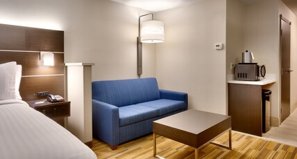 Holiday Inn Express El Paso I-10 East Room Type - 2 Queen Beds Standard Sofa Bed