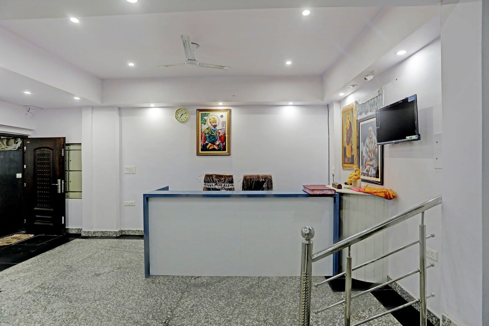 Hotel SB Inn @ New Delhi Railway Station - Tap to explore photos