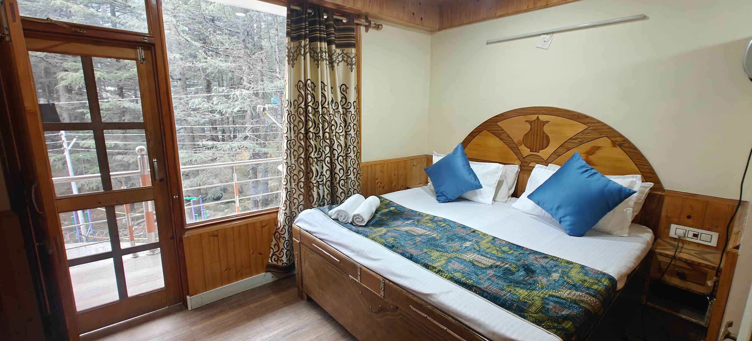 Himtal Stay 3BHK Jungle Facing Retreat with Balcony Manali - Tap to explore photos