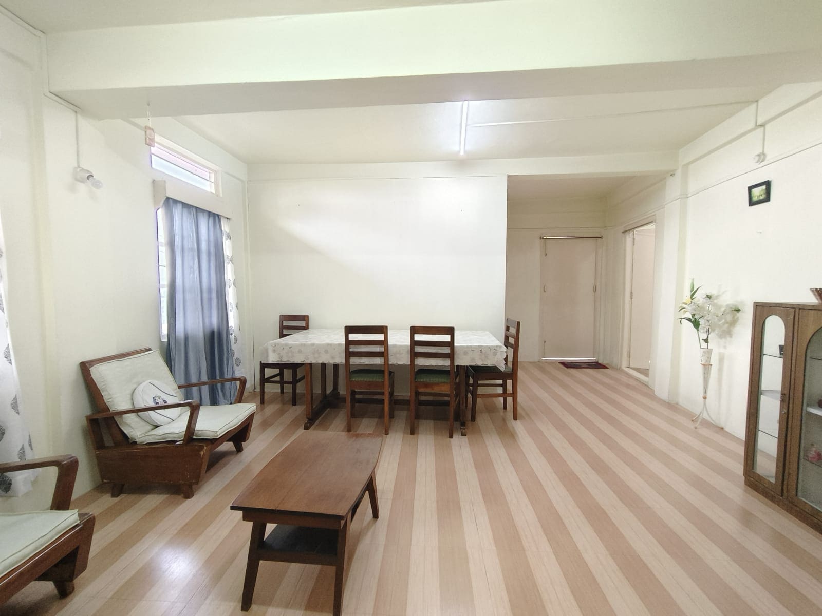 Di's 2 BHK Entire Homestay - Tap to explore photos