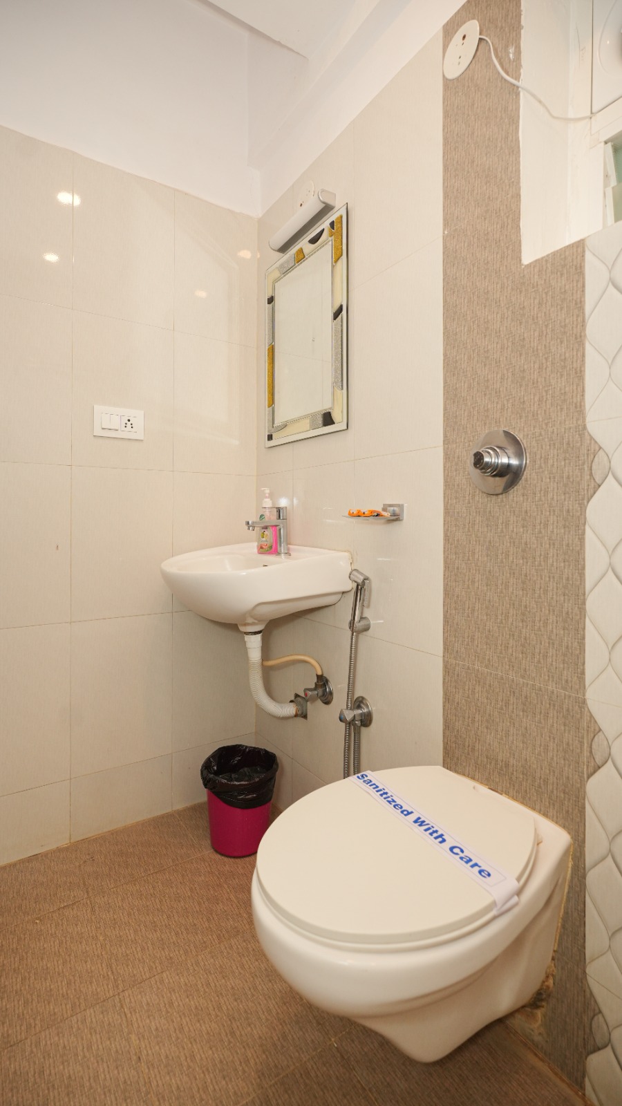 Emerald Suites - Tap to explore photos