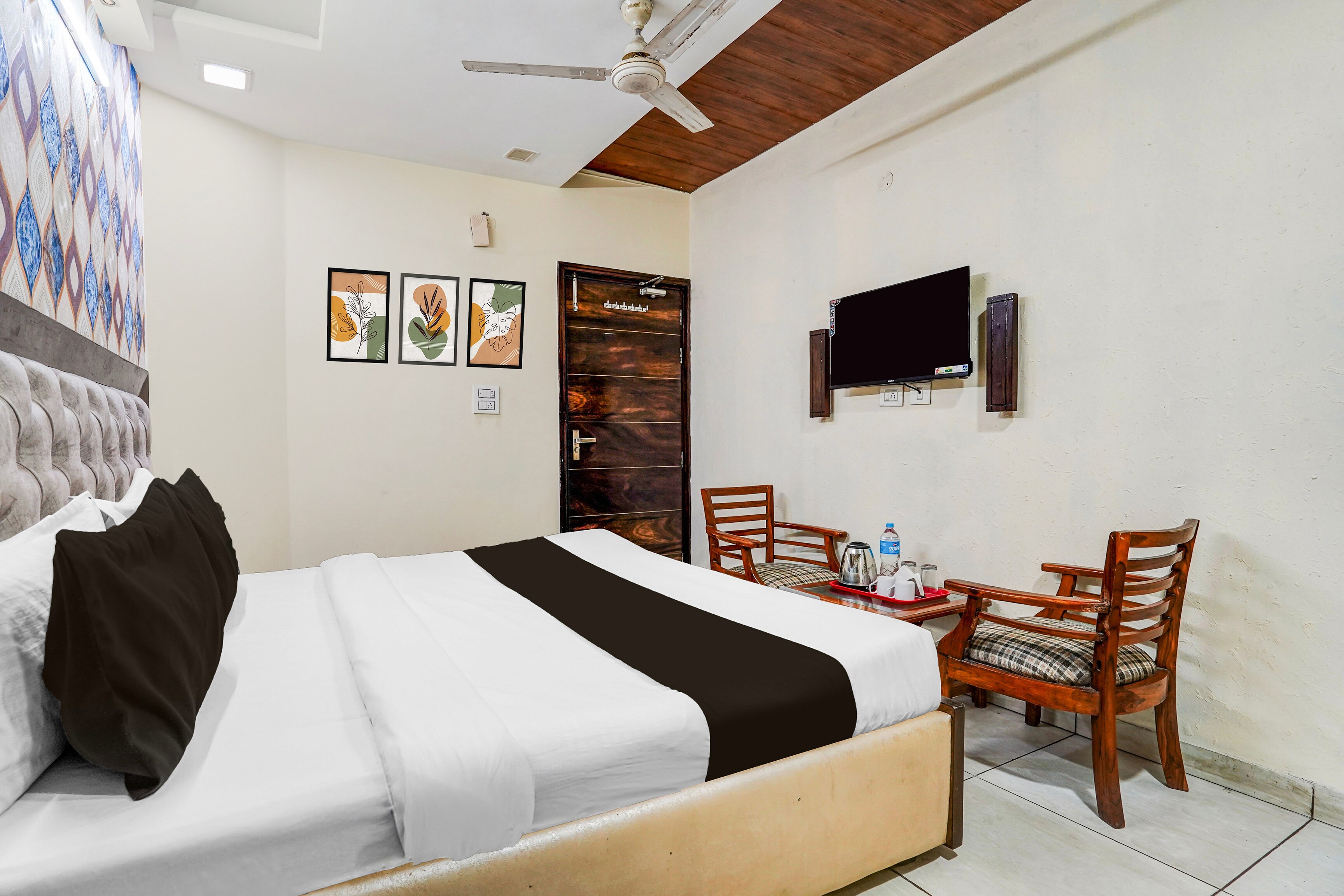 Collection O by OYO Zirakpur - Patiala Road Formerly Hotel Anvay - Tap to explore photos