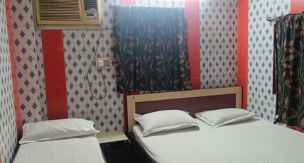 TAIBA GUEST HOUSE Room Type - TRIPLE BED AC ROOM TB05