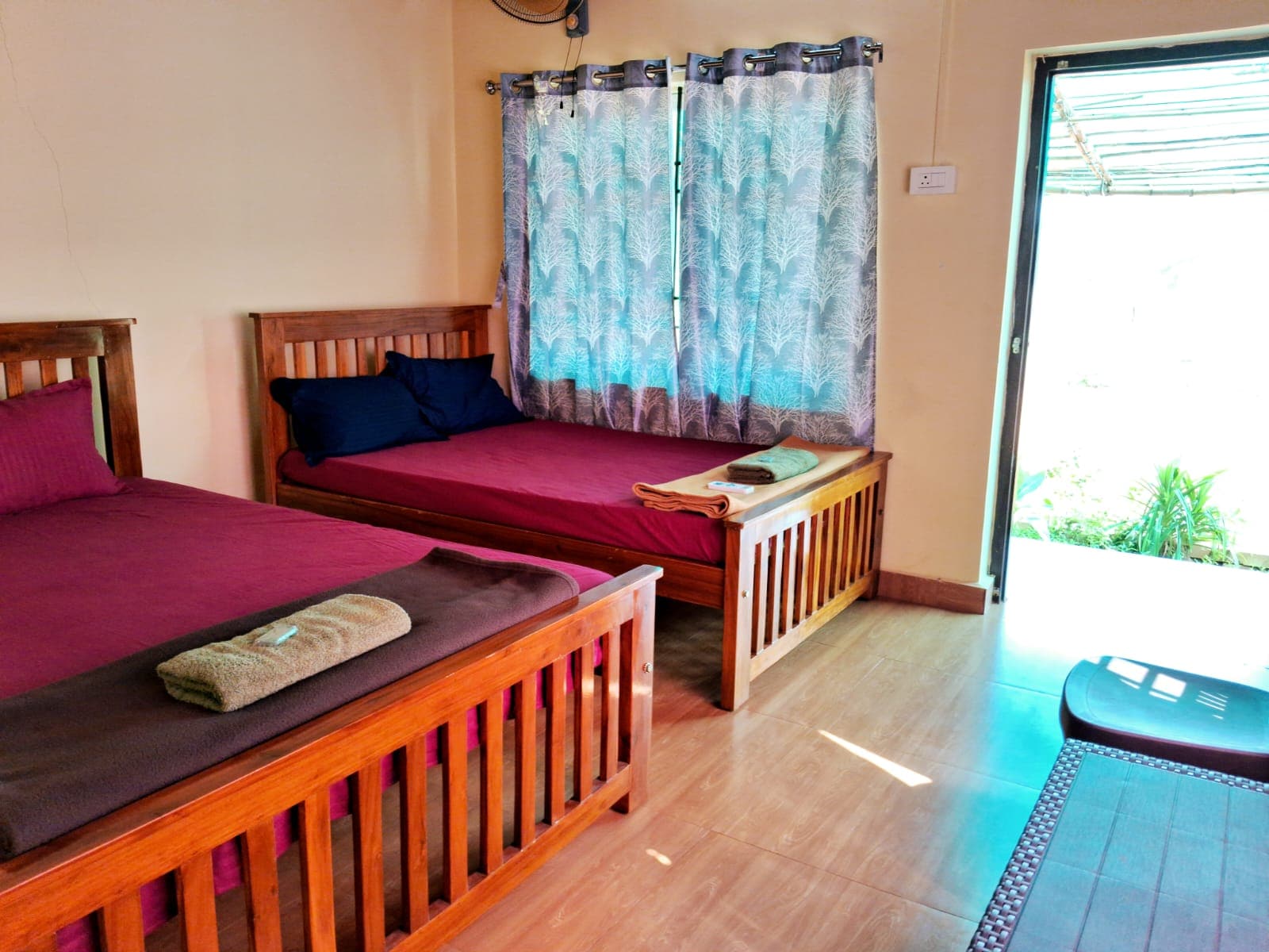 SEA SPRAY - Tap to explore photos