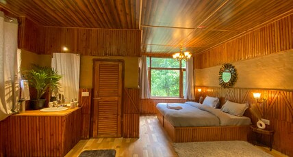 Whoopers Boutique Resort Room Type - Deluxe Room in Mudhouse Cottage