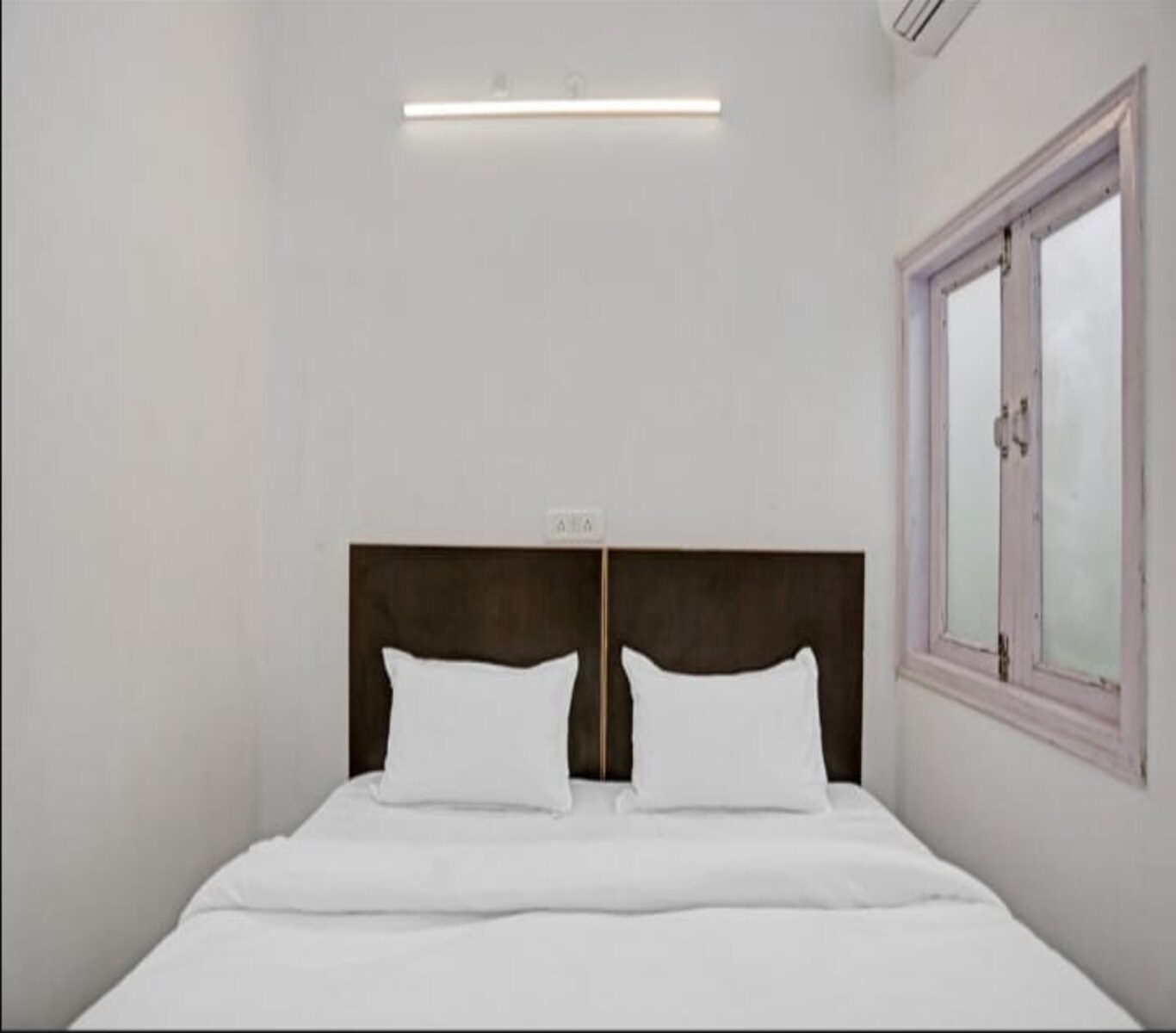 Hotel Krishna Stays@near Om Hospital, Sector 66, Noida - Tap to explore photos