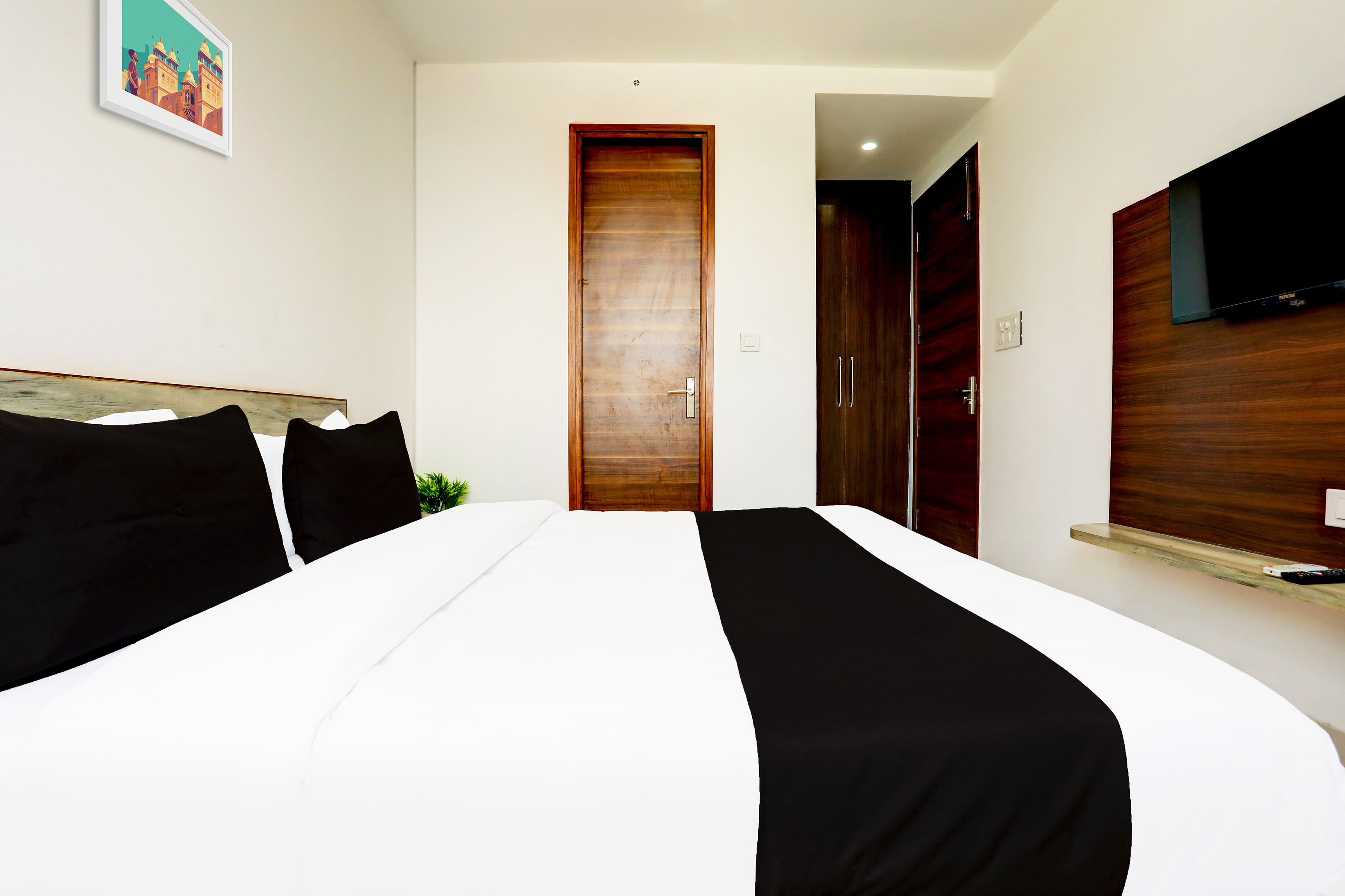 Hotel O Neu-Nest - Tap to explore photos