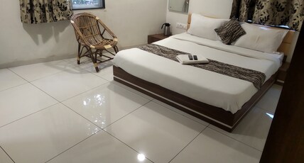 Surbhi Hotel And Restaurant Room Type - Deluxe Room