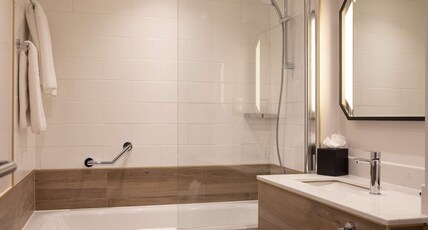 Hilton Nottingham Room Type - DOUBLE ROOM W SINGLE SOFA