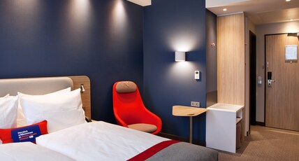 Holiday Inn Express - Sindelfingen Room Type - 1 Queen Standard Top Floor