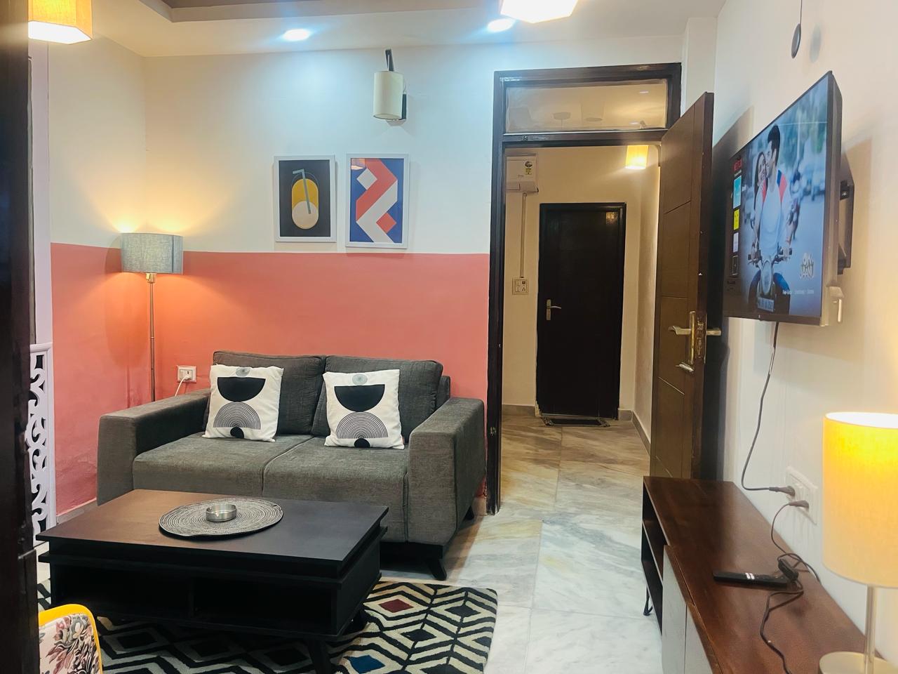 ZzPeach | Airport | metro | Dwarka | 1bhk - Tap to explore photos