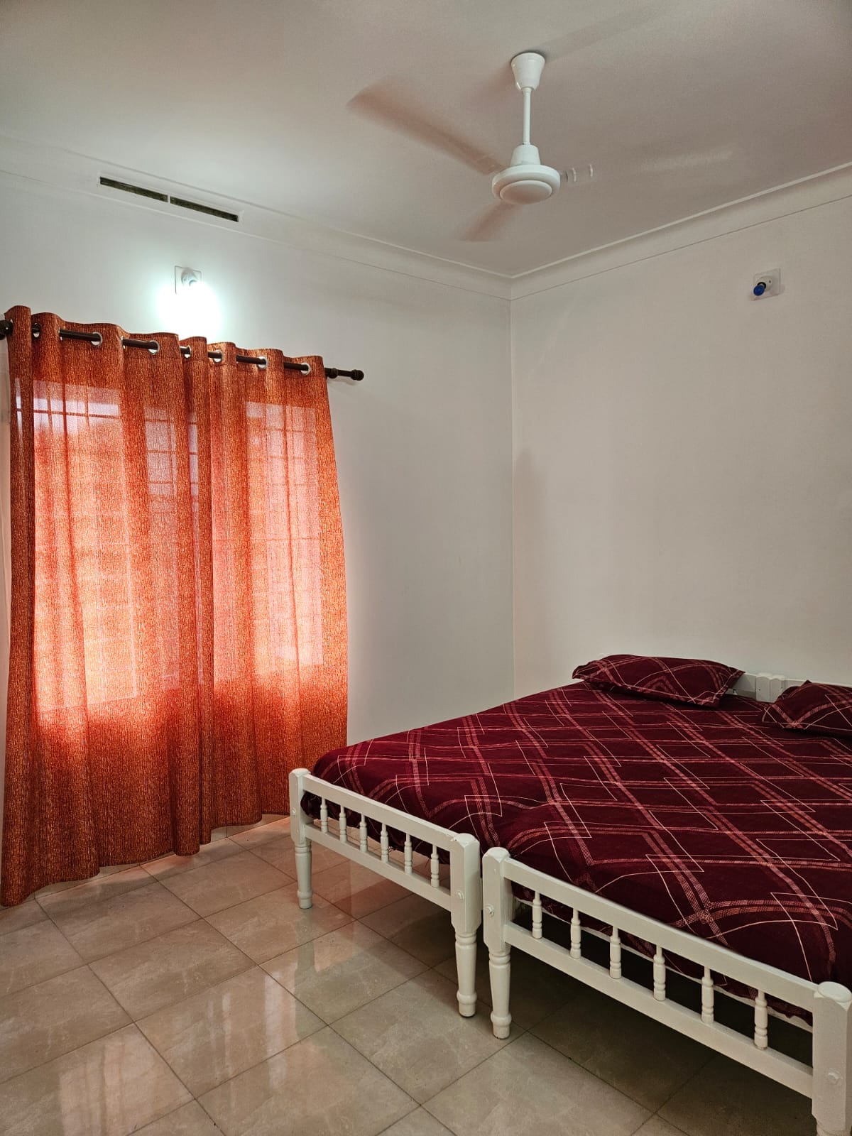 White House Homestay - Tap to explore photos