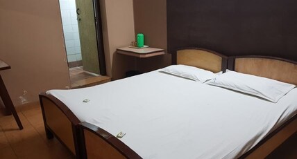 Hotel New College House Room Type - AC Double