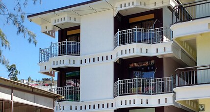 Arul Mount Munnar Room Type - 4 BED BALCONY ROOM