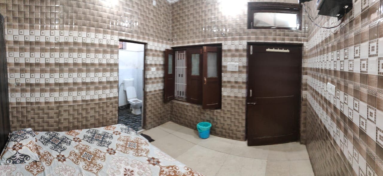 Pandit Niwas by MTMC| Rooms & Caretaker - Tap to explore photos