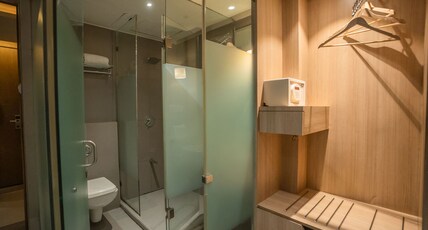 Mumbai Metro - The Executive Hotel Room Type - Premier Room