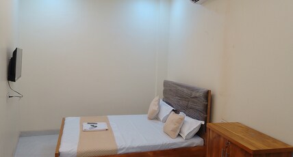 Maa Annapurna grand guests house. Room Type - Super Deluxe Room= 101 ( Available in second Branch at Godowalia chowk) Maa Annapurna grand guests house. Room Type - Super Deluxe Room= 101 ( Available in second Branch at Godowalia chowk)