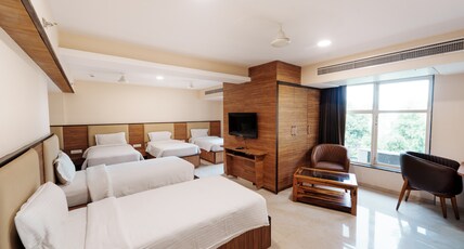 Hotel High Rise Regency Room Type - 7 Bed Room Hotel High Rise Regency Room Type - 7 Bed Room