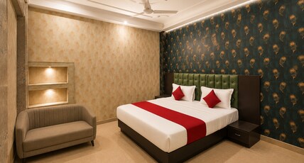 Raghuraaj palace Room Type - Deluxe Ac Room 