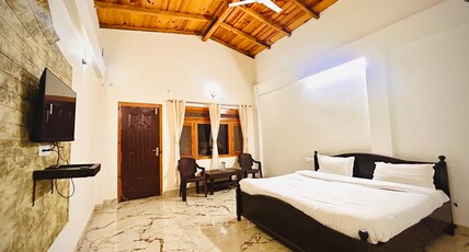 Lotus Lake View Inn Room Type - Nature View Comfort Room