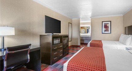 Best Western Brady Inn Room Type - 2 Queen Beds, Non-Smoking, Work Desk, Microwave And Refrigerator, Wi-Fi, Walk In Shower, Full Breakf