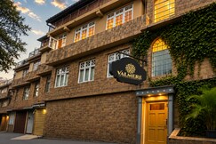Mount Thistle Boutique Hotel (5 minutes from Mall Road)