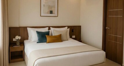 Hotel La Casa - Near Durgapura Railway Station Room Type - Deluxe Room