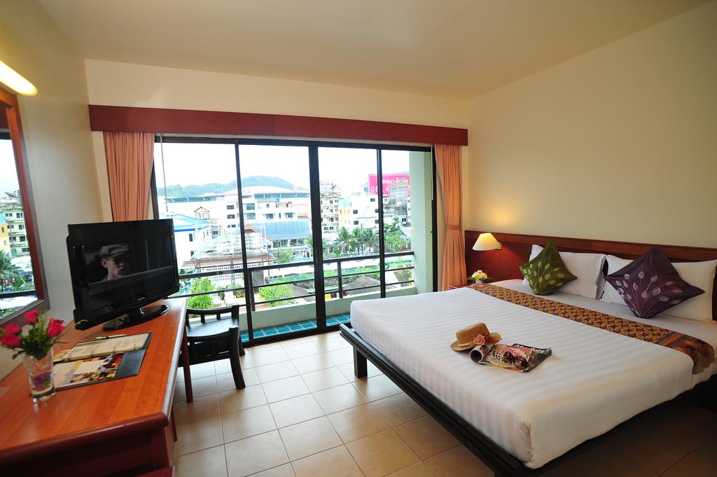 C & N Hotel Patong - Tap to explore photos
