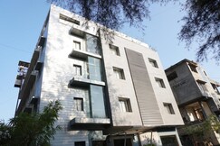 Skylark Business Hotel