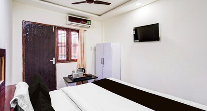 Collection O Ashiyana Formerly Rajshree Room Type - Deluxe
