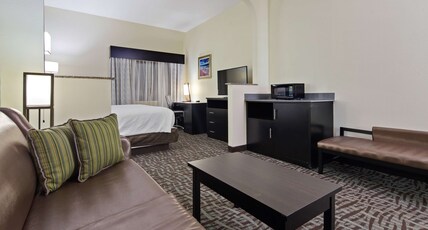Best Western Mayport Inn & Suites Room Type - Suite-1 King Bed, Non-Smoking, Sofabed, Microwave, Refrigerator, Coffee Maker, Full Breakfast
