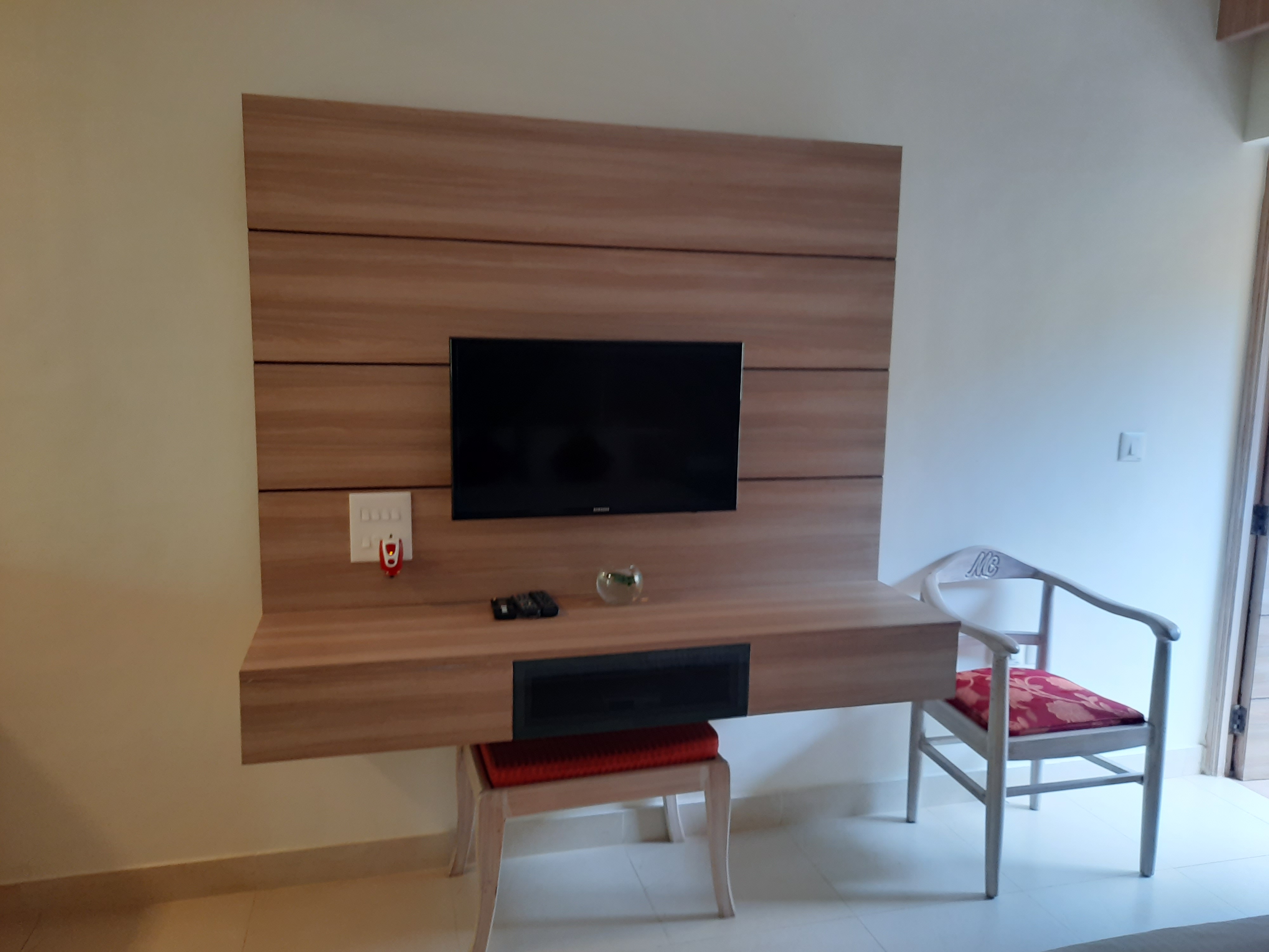 Martins Comfort - Tap to explore photos