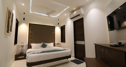 Hotel Suraj Inn Room Type - Super Deluxe AC Room